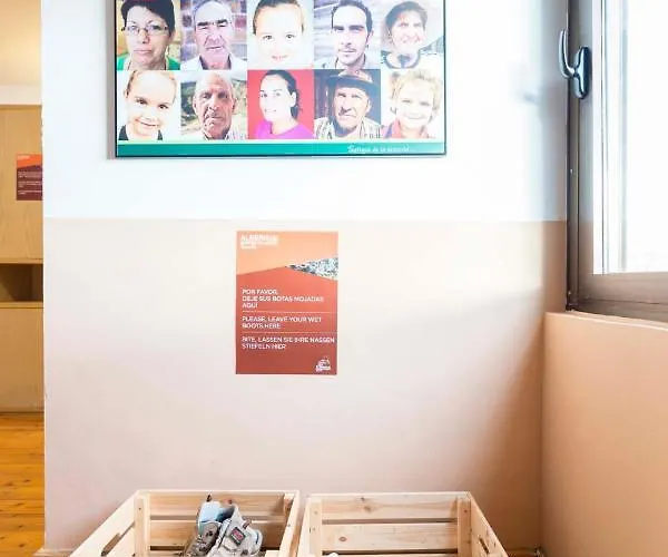 Montes De Anaga بيت شباب